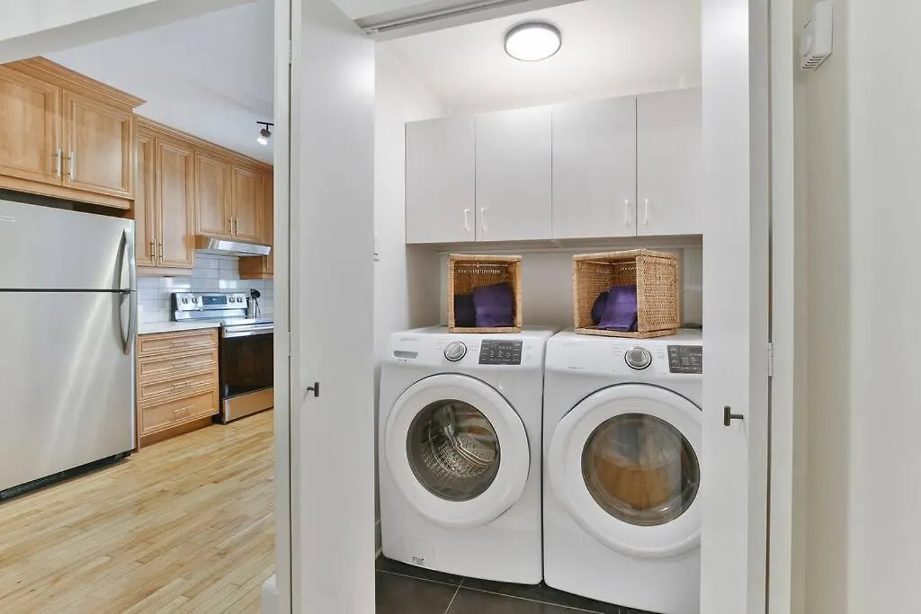 Lovely 1Br Only 5Mins From Laurier Metro Montréal 0*,  Kanada