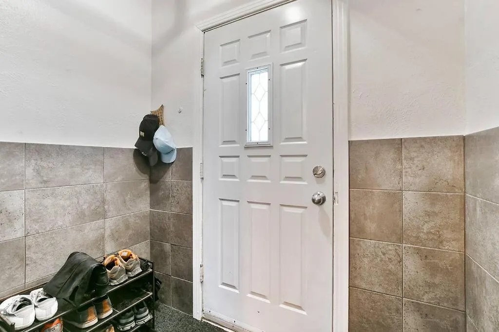 Lovely 1Br Only 5Mins From Laurier Metro Montréal 0*,  Kanada